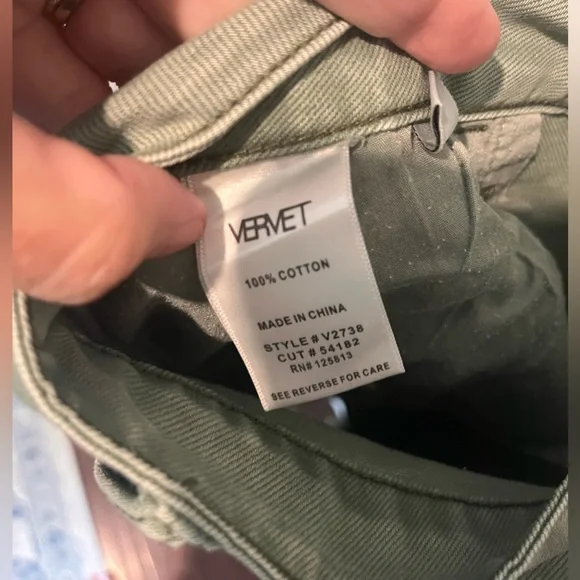 Stylish Green Distressed Women Jeans - Picture 6 of 7